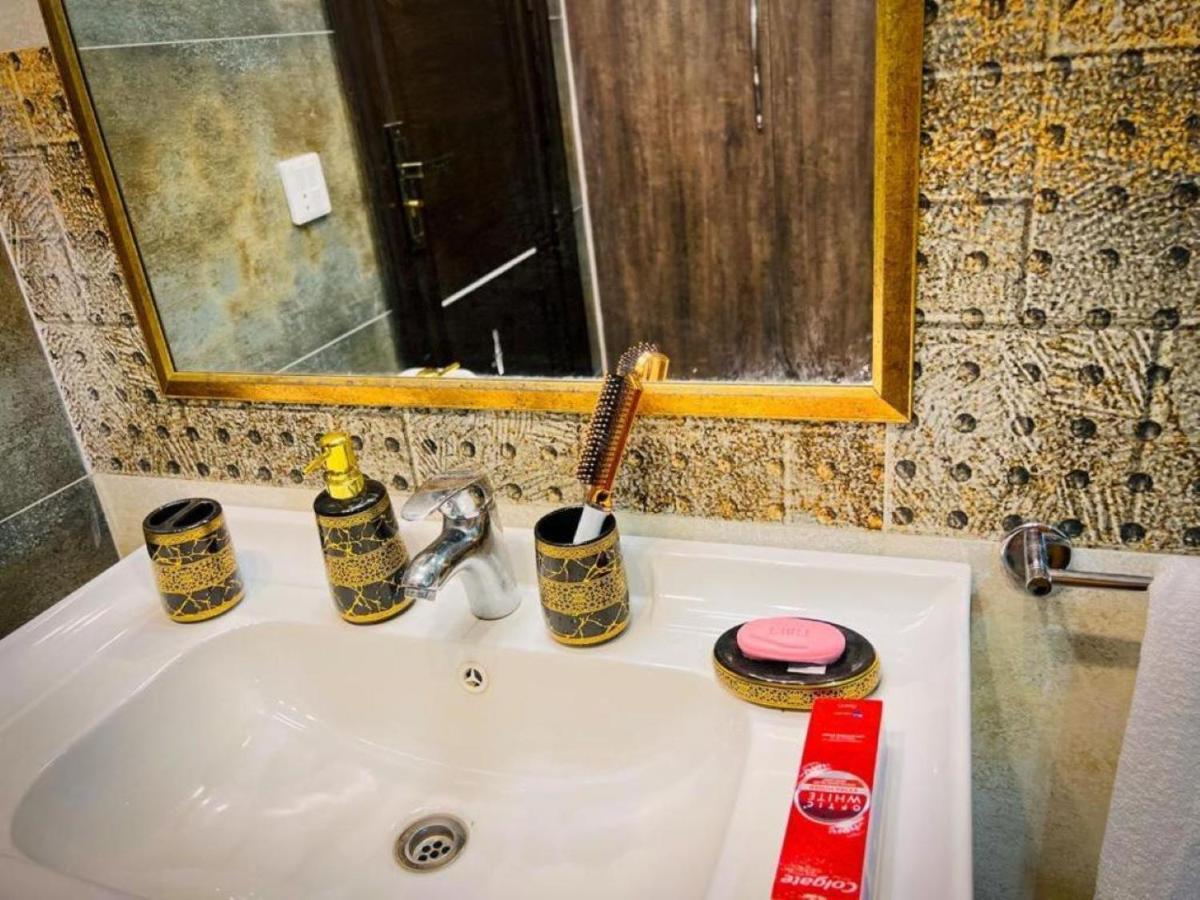 Eiffel Luxury Apartments Lahore Luaran gambar