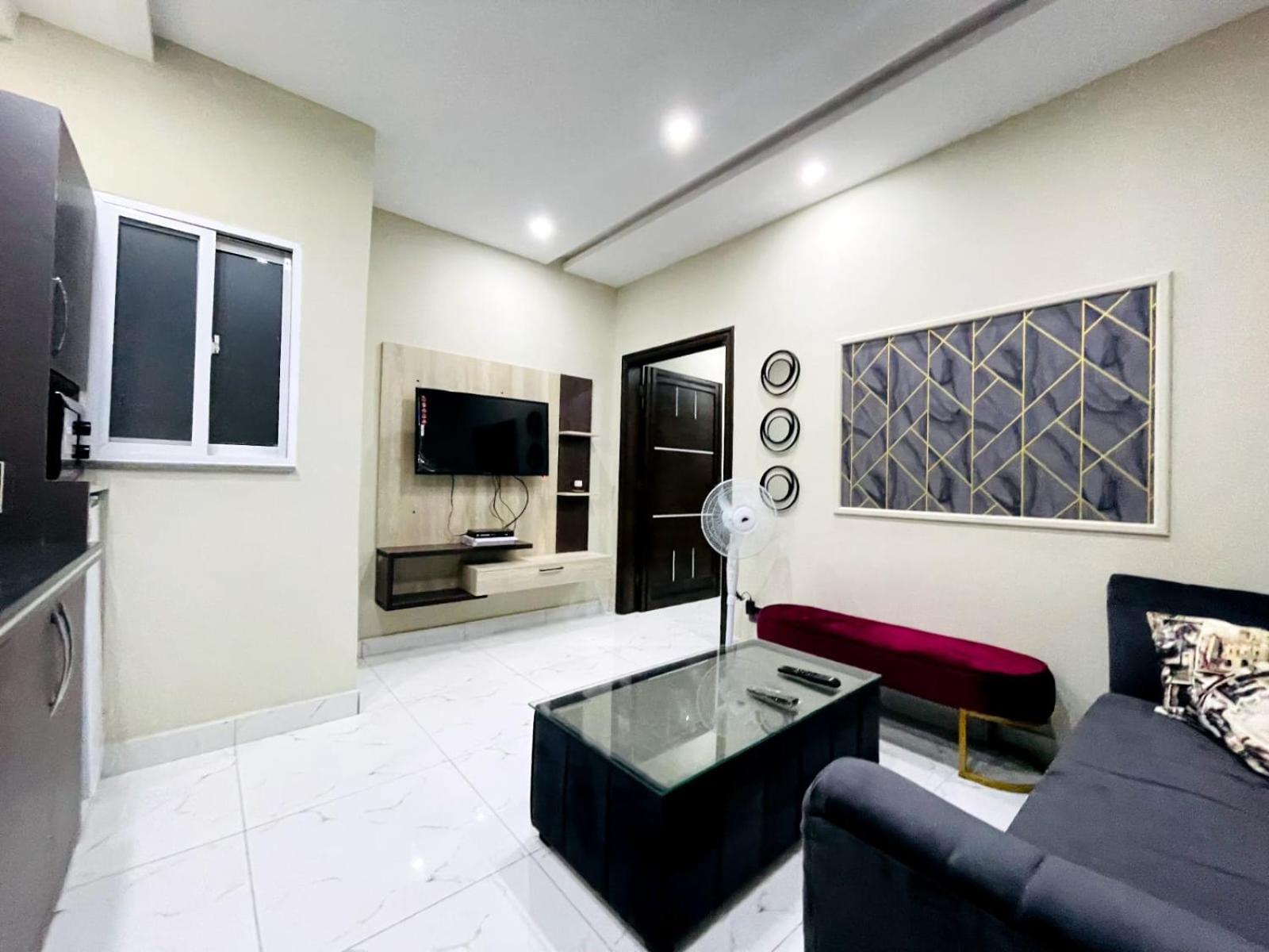 Eiffel Luxury Apartments Lahore Luaran gambar