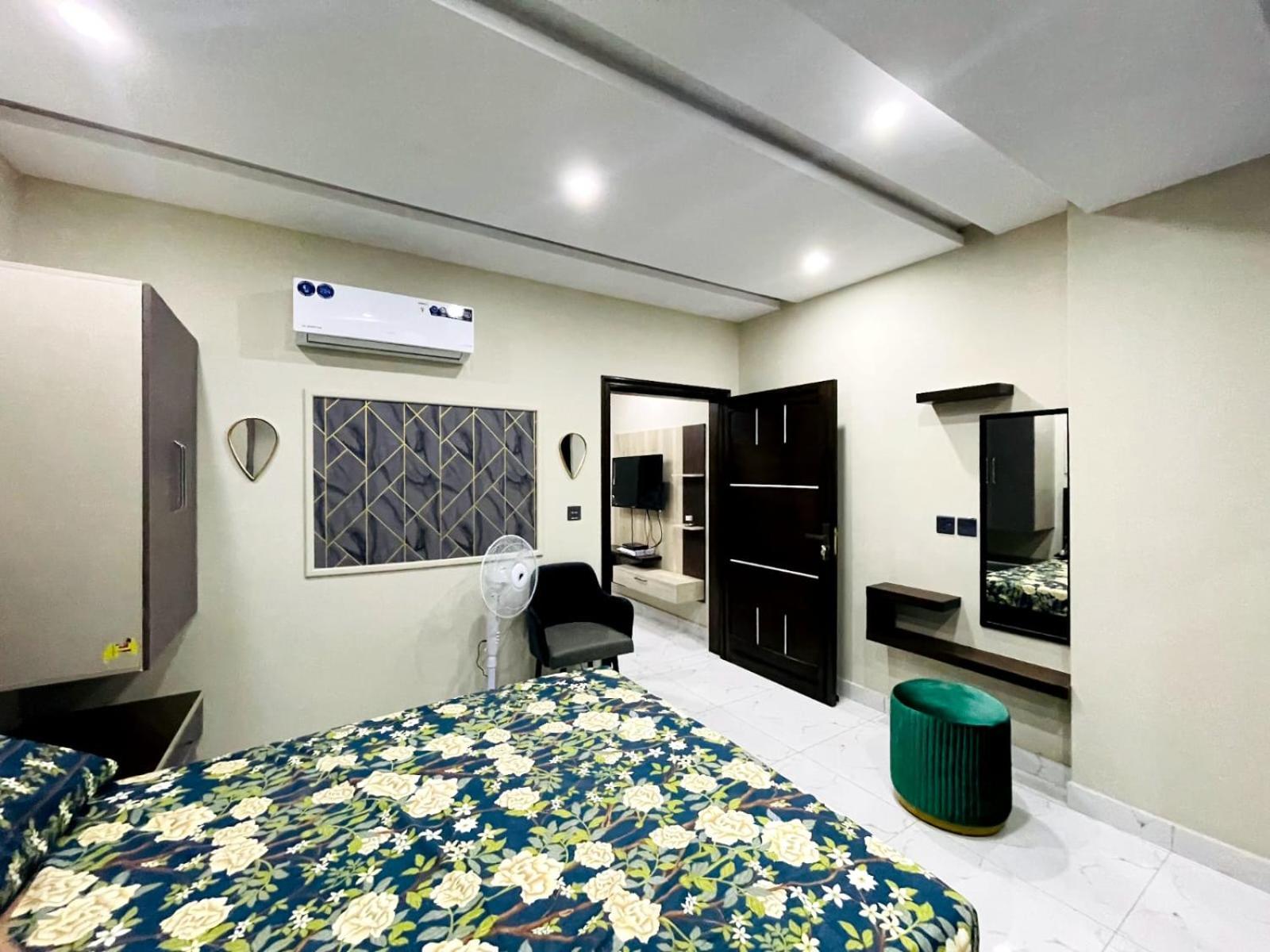 Eiffel Luxury Apartments Lahore Luaran gambar
