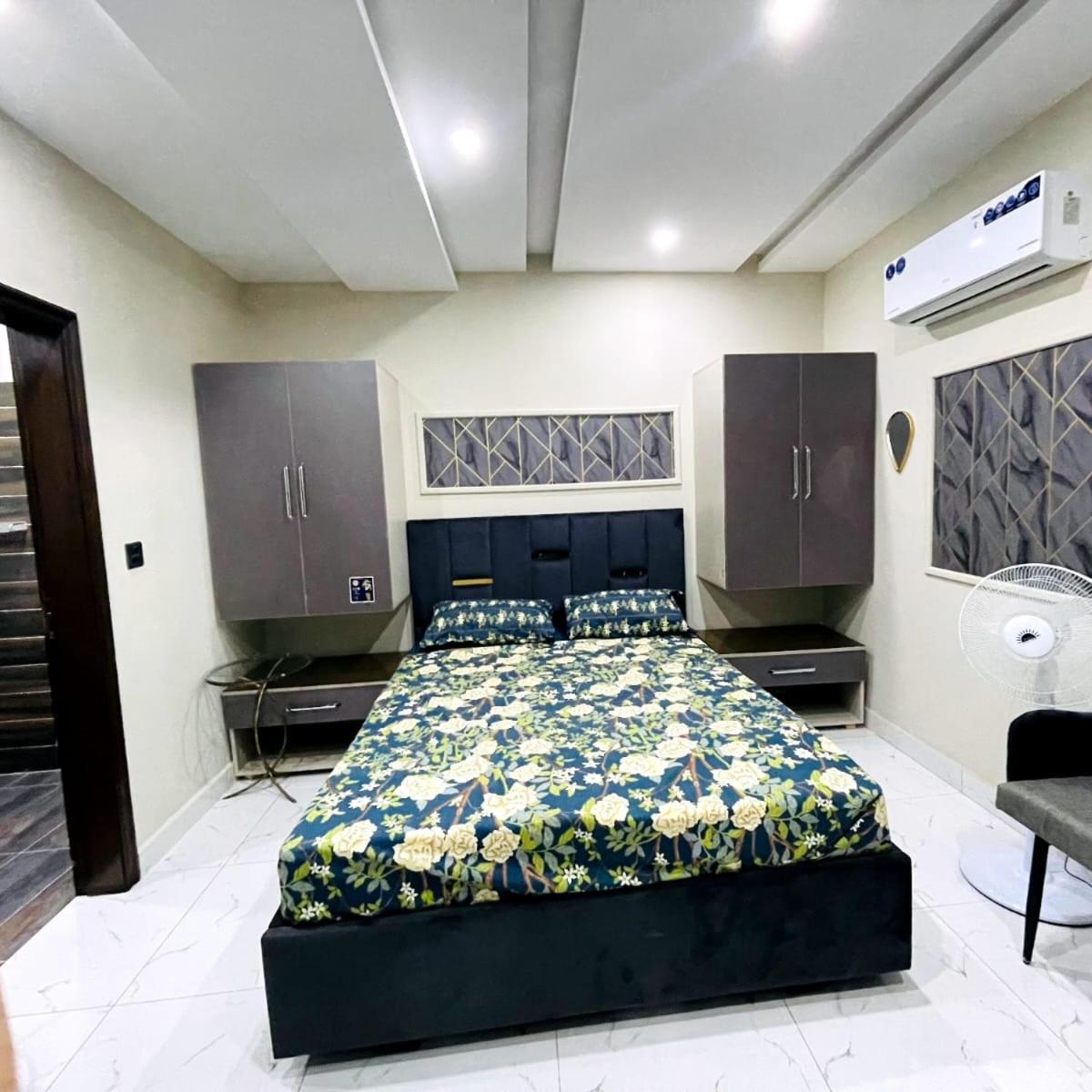 Eiffel Luxury Apartments Lahore Luaran gambar